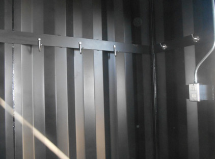 クラシック＆無骨。こだわりの黒コンテナ空間 スライダー画像2