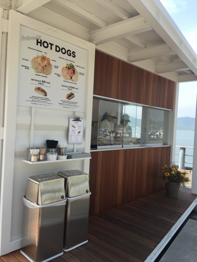 狭小でも夢を実現するホットドッグショップ スライダー画像2