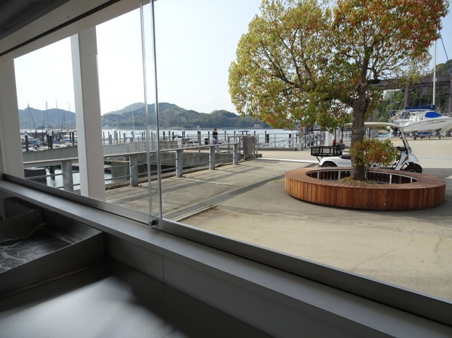 狭小でも夢を実現するホットドッグショップ スライダー画像5