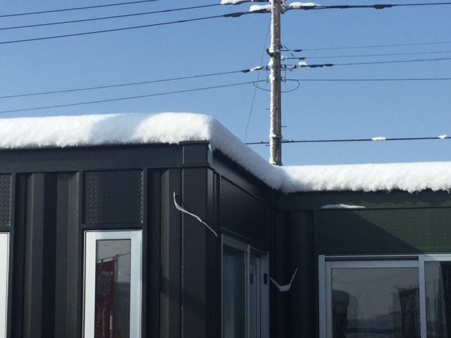 記事サムネイル: コンテナハウスに雪が積もりました！！