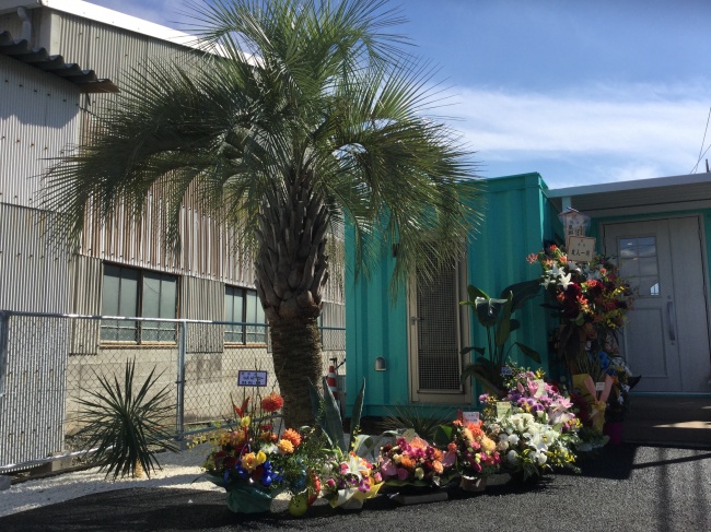 存在感を放つ外壁カラーの美容室 スライダー画像6