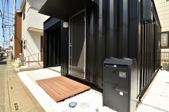 バイクガレージ付き黒い隠れ家 スライダー画像1