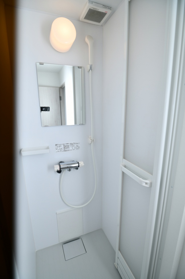 スライド画像: シャワールーム - コンテナハウスにシャワールームを設置することができます。