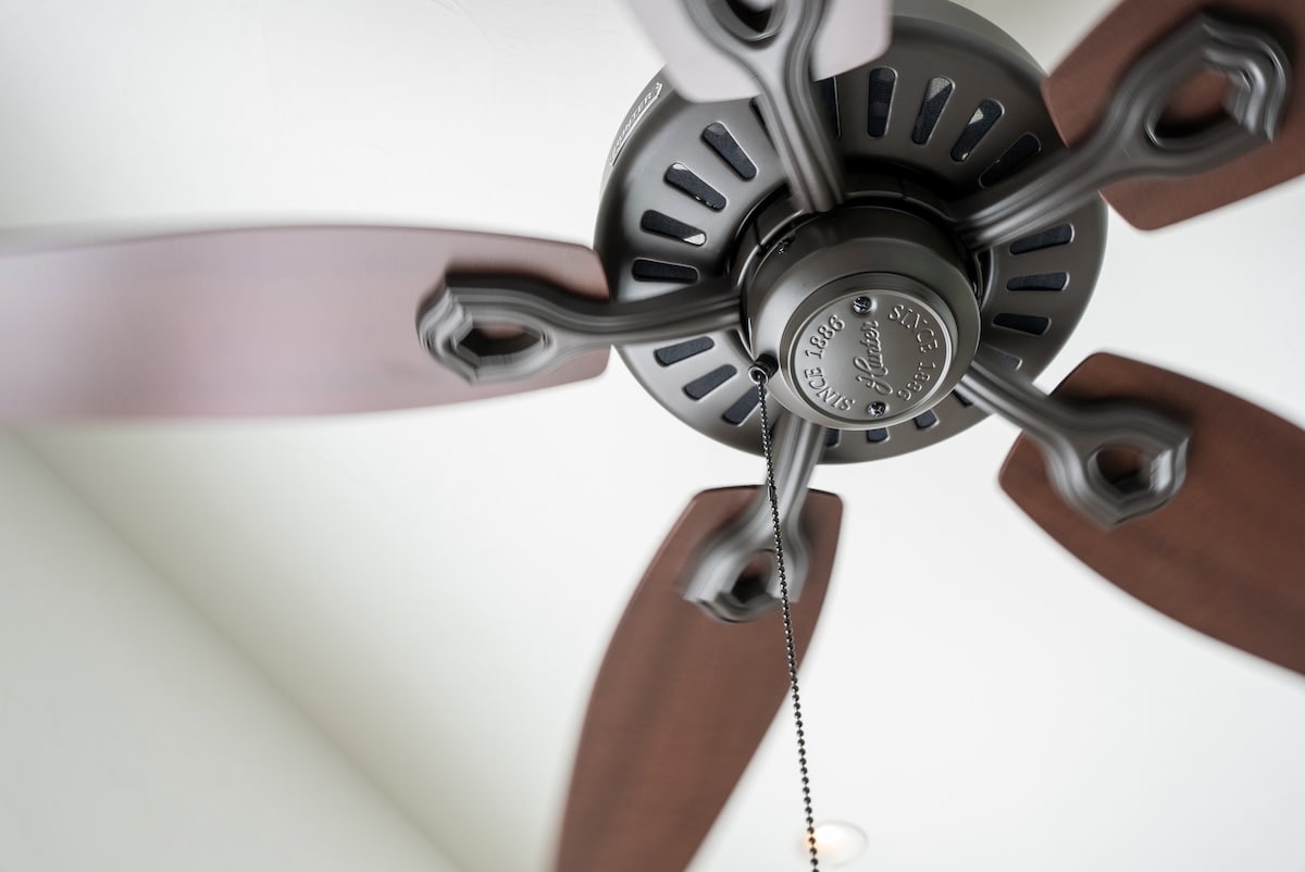 スライド画像: シーリングファン - エアコン１台で冷暖房は賄えますが、冷暖房の効率が上がりますね！