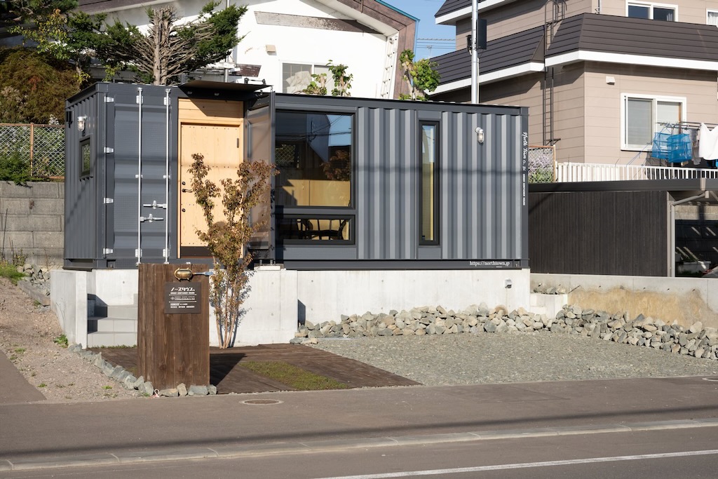 施工事例サムネイル: 北海道に設置した特寸サイズコンテナハウス事務所