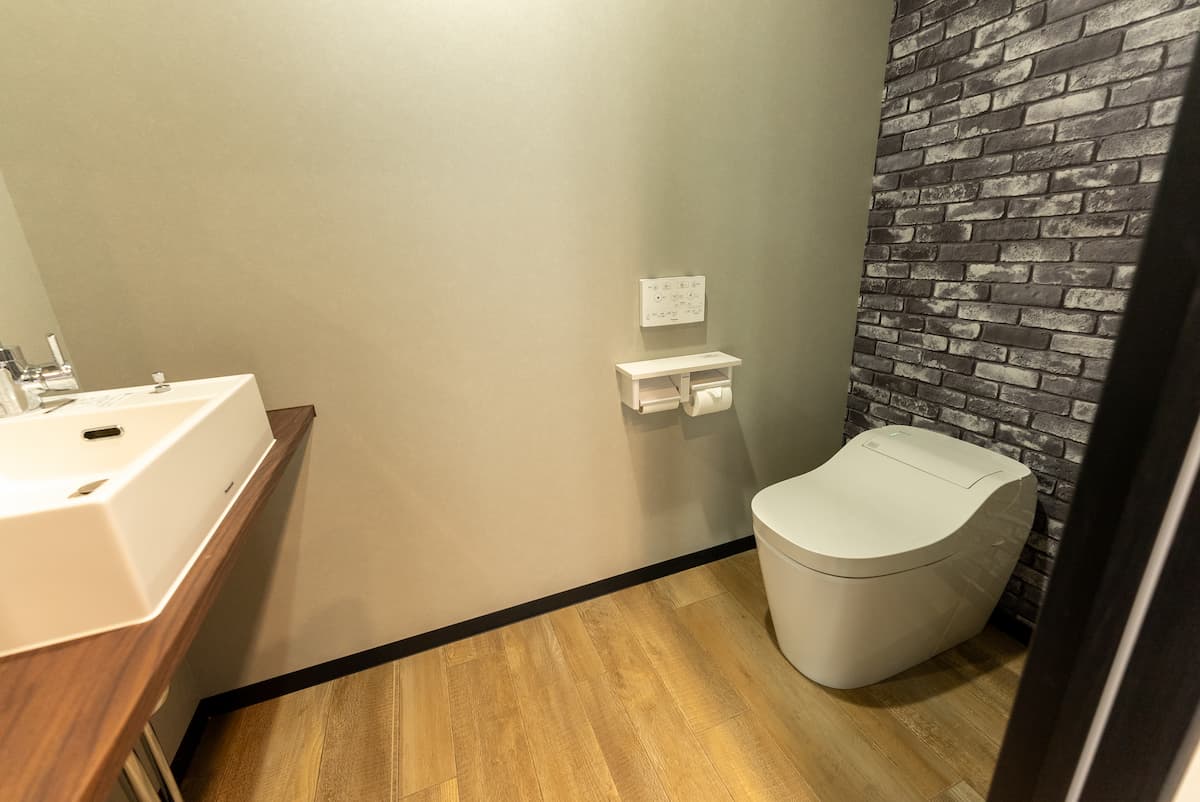 ブラックの外観が映える二階建てタクシー待合所 スライダー画像5