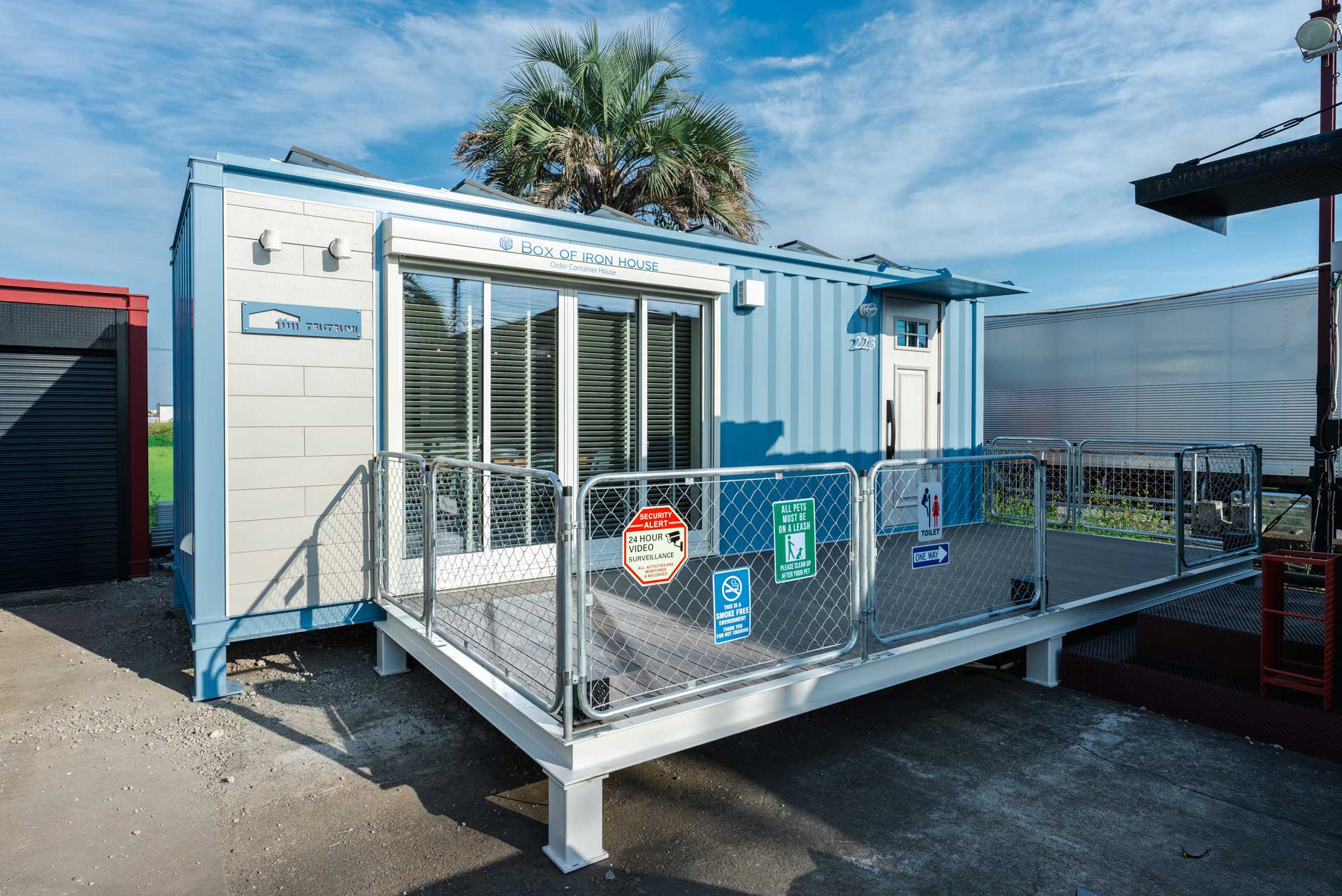コンテナハウス　西海岸風 完全新仕様。「西海岸風」新展示場 | コンテナハウスは建築確認対応