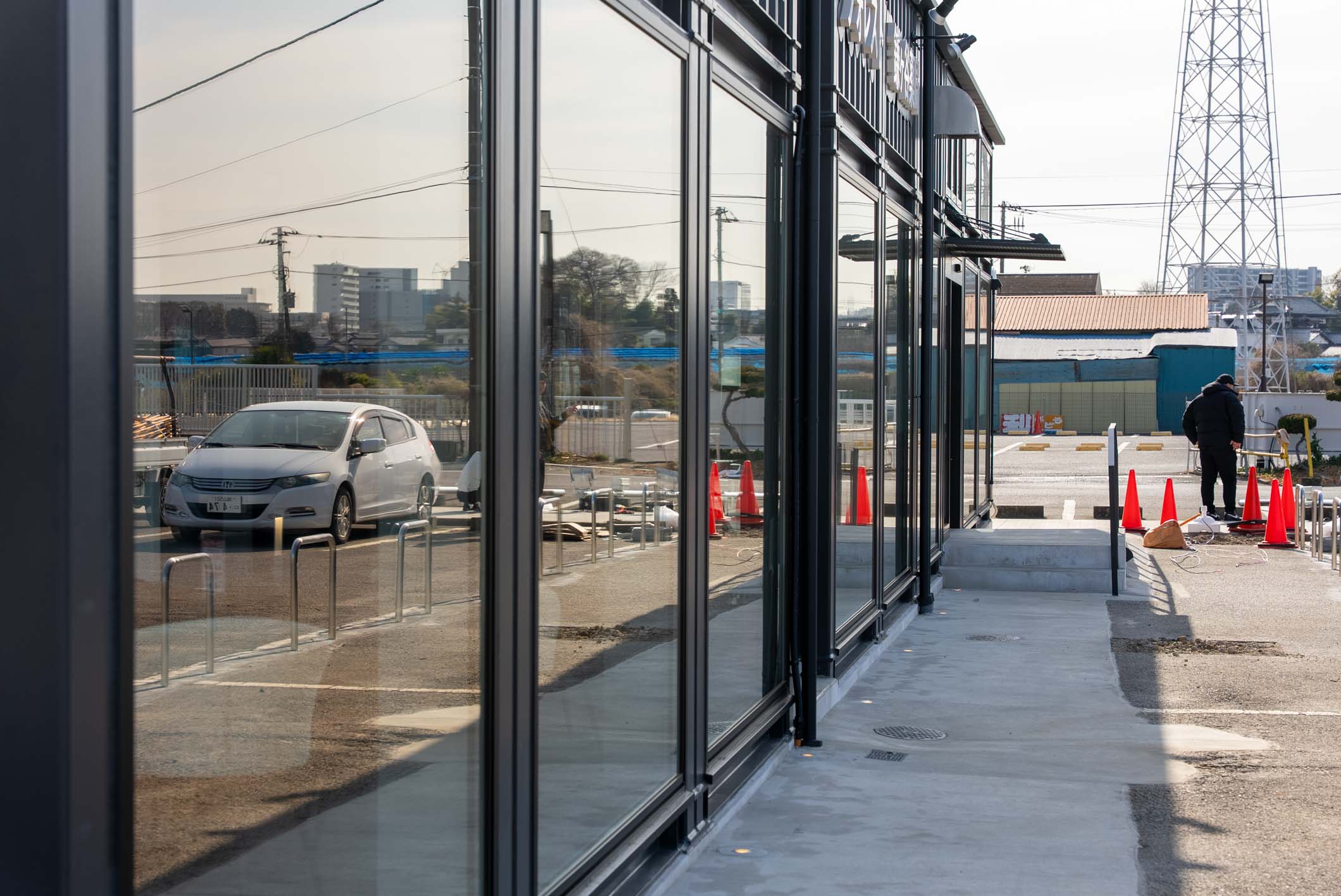 国内最大級！36台のコンテナが創り出す、病院敷地内の開放的な薬局＆カフェ施設 スライダー画像32