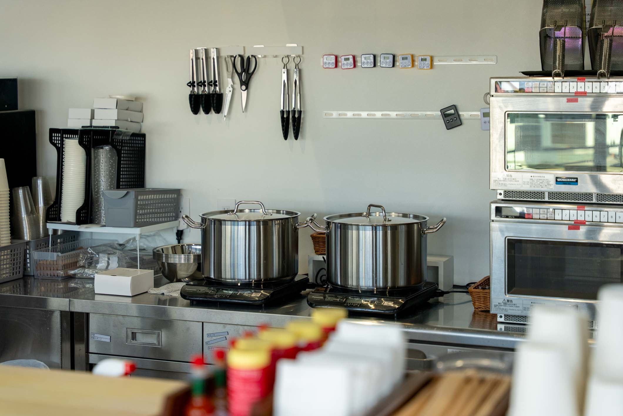 国内最大級！36台のコンテナが創り出す、病院敷地内の開放的な薬局＆カフェ施設 スライダー画像8