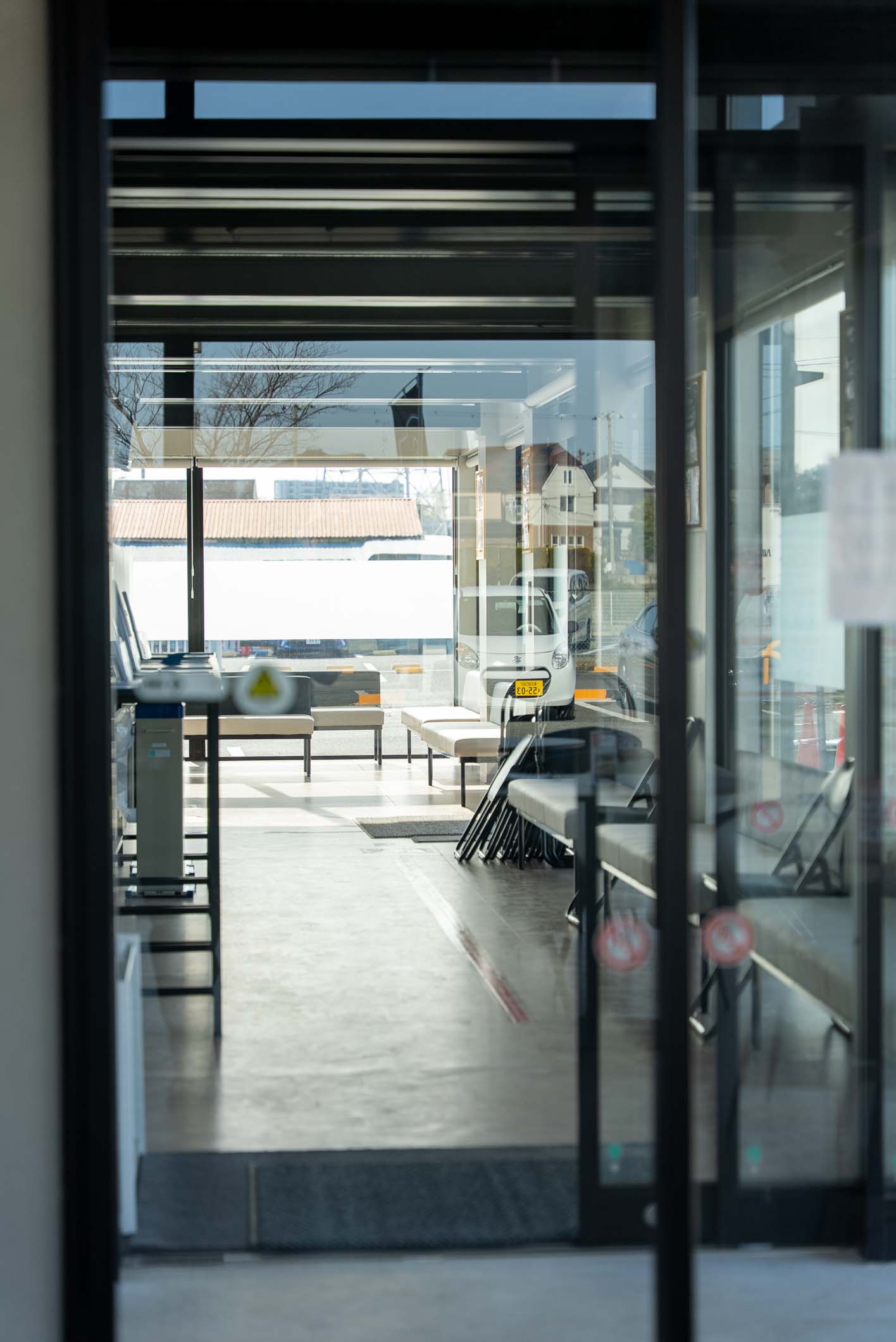 国内最大級！36台のコンテナが創り出す、病院敷地内の開放的な薬局＆カフェ施設 スライダー画像12