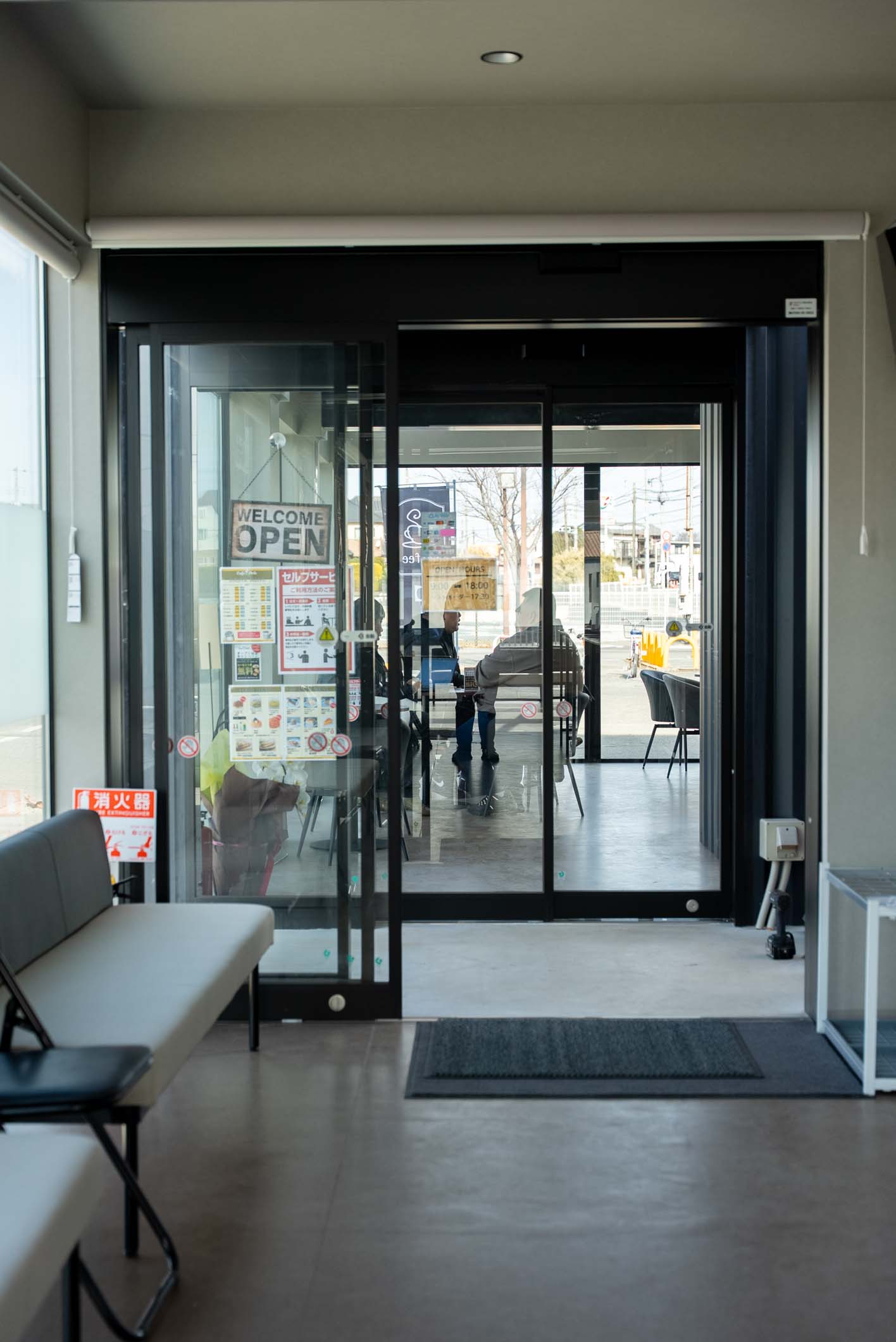 国内最大級！36台のコンテナが創り出す、病院敷地内の開放的な薬局＆カフェ施設 スライダー画像27