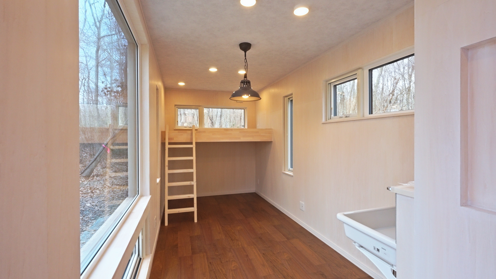 コンテナハウスで叶える北海道の別荘。高断熱DIY仕様 スライダー画像2