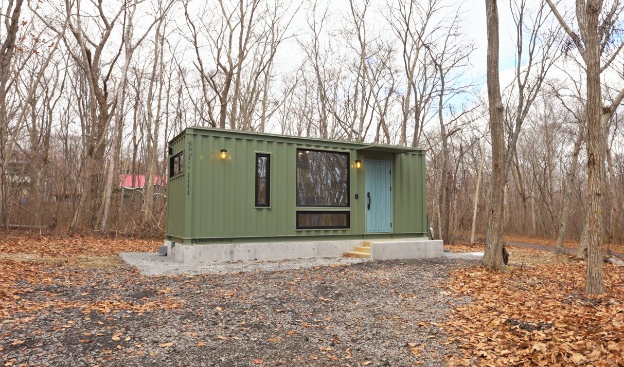 施工事例サムネイル: コンテナハウスで叶える北海道の別荘。高断熱DIY仕様